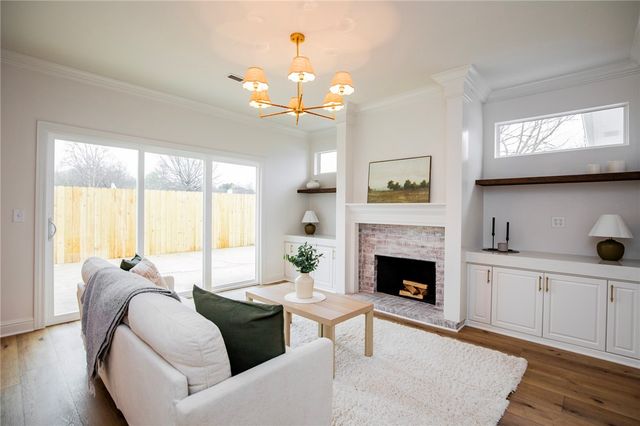 2216 Aspen Drive, Fayetteville, AR 72703