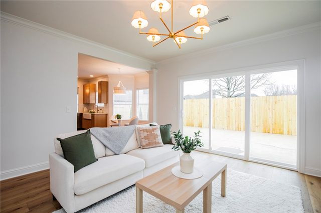 2216 Aspen Drive, Fayetteville, AR 72703