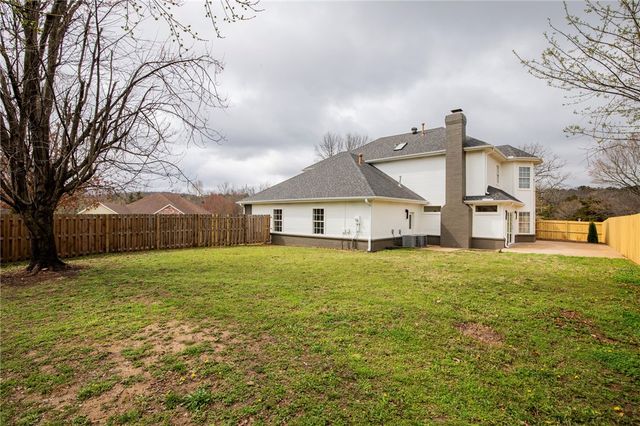 2216 Aspen Drive, Fayetteville, AR 72703