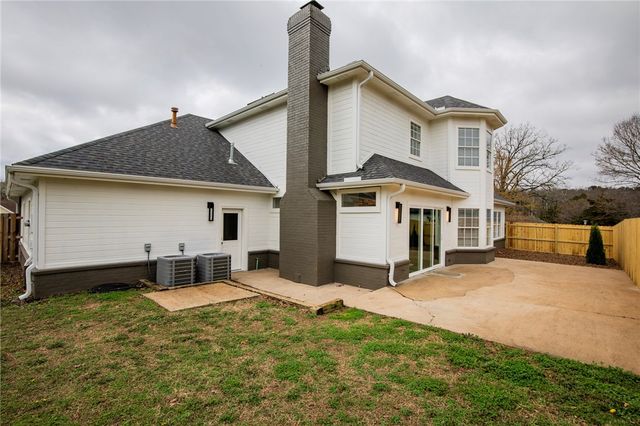 2216 Aspen Drive, Fayetteville, AR 72703