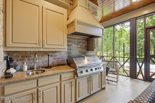 460 Pembrooke Drive, Madison, MS 39110