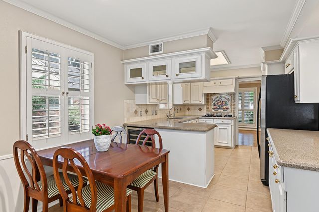 7915 Meadow Lake Lane, Houston, TX 77063
