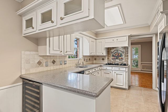 7915 Meadow Lake Lane, Houston, TX 77063