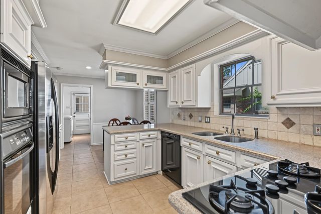 7915 Meadow Lake Lane, Houston, TX 77063