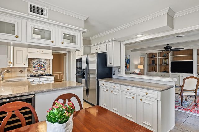 7915 Meadow Lake Lane, Houston, TX 77063