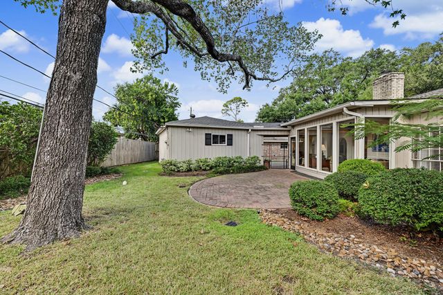 7915 Meadow Lake Lane, Houston, TX 77063
