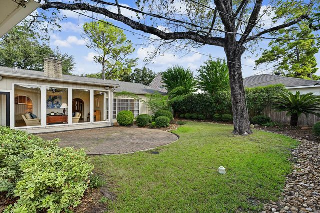 7915 Meadow Lake Lane, Houston, TX 77063