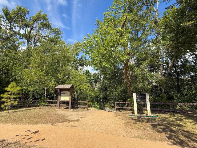 7915 Meadow Lake Lane, Houston, TX 77063