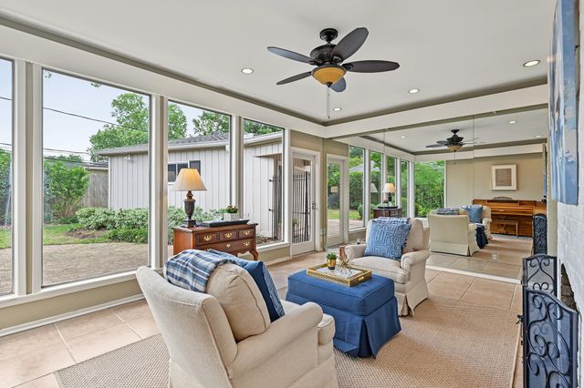 7915 Meadow Lake Lane, Houston, TX 77063