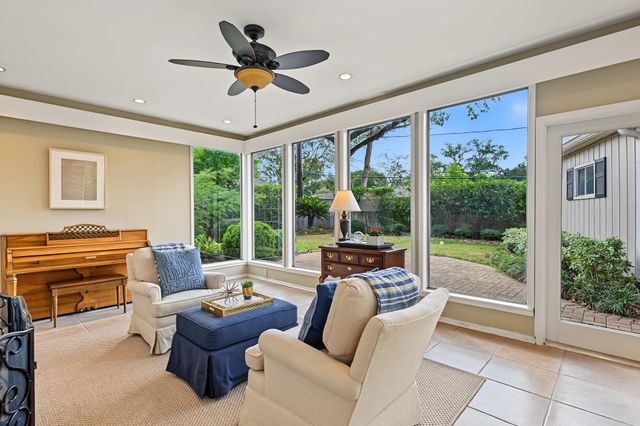 7915 Meadow Lake Lane, Houston, TX 77063