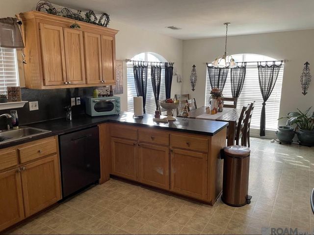 35046 Napoleon Dr, Denham Springs, LA 70706