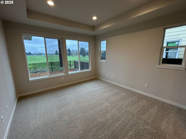 704 Magnolia Ave 43, Woodburn, OR 97071