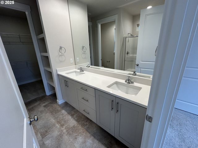 704 Magnolia Ave 43, Woodburn, OR 97071