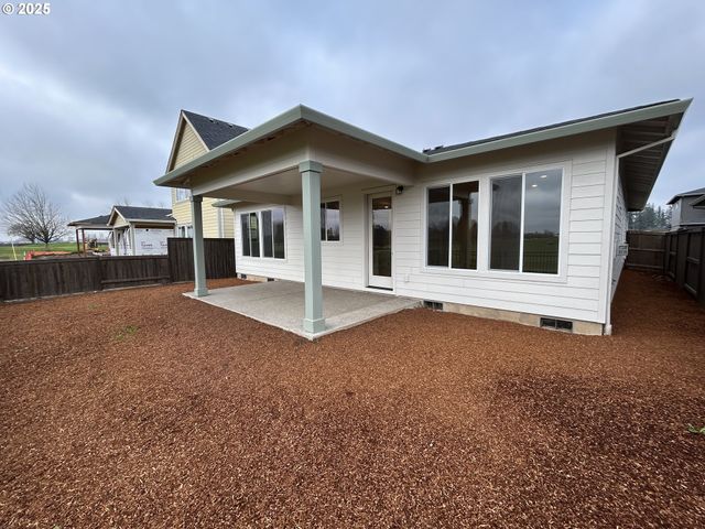 704 Magnolia Ave 43, Woodburn, OR 97071