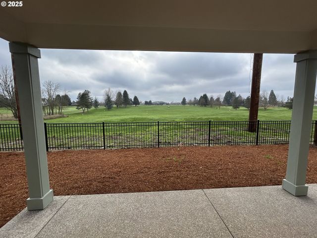 704 Magnolia Ave 43, Woodburn, OR 97071