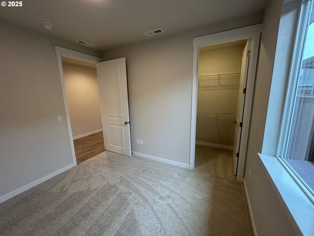 704 Magnolia Ave 43, Woodburn, OR 97071