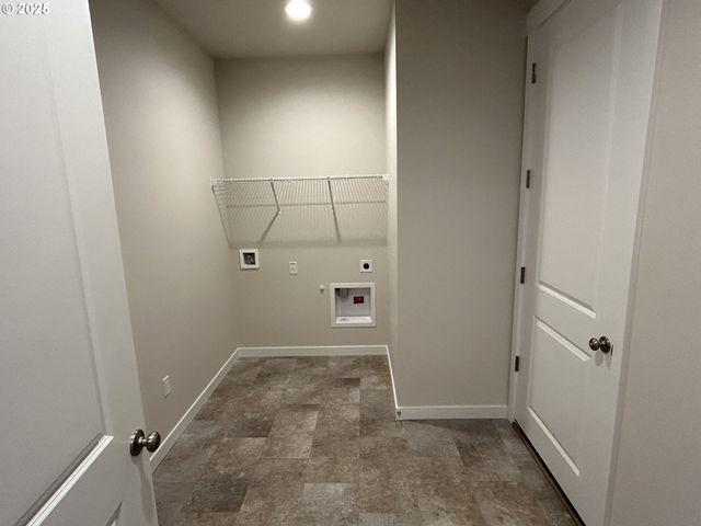 704 Magnolia Ave 43, Woodburn, OR 97071