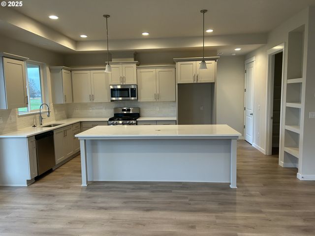 704 Magnolia Ave 43, Woodburn, OR 97071