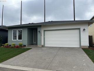 704 Magnolia Ave 43, Woodburn, OR 97071