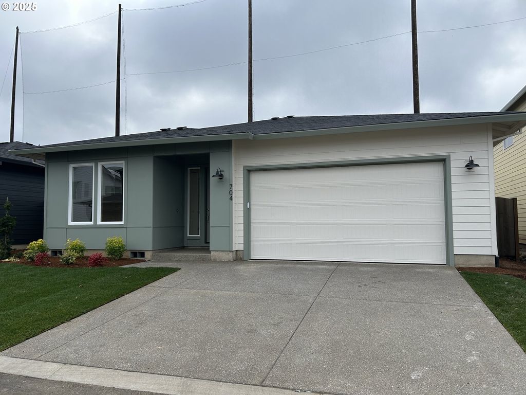 704 Magnolia Ave 43, Woodburn, OR 97071