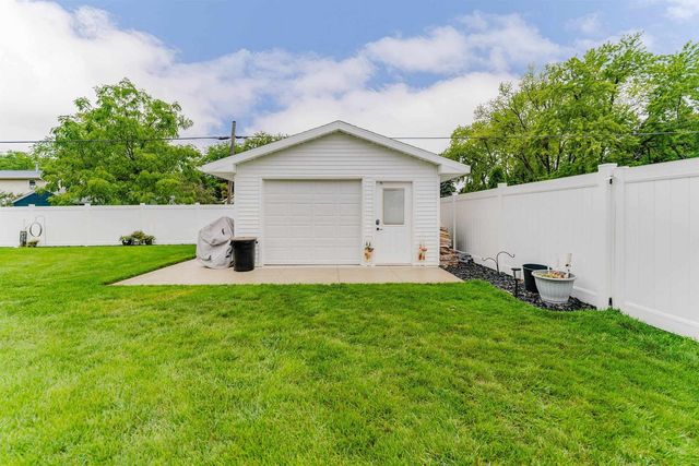 1433 HAZEL STREET, Oshkosh, WI 54901