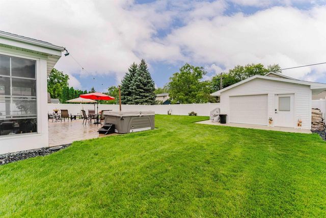 1433 HAZEL STREET, Oshkosh, WI 54901