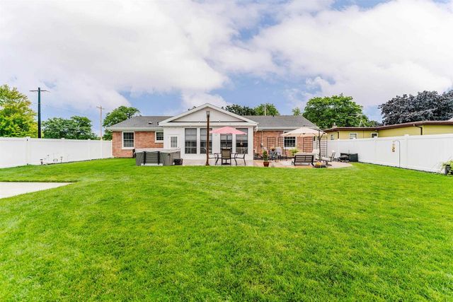 1433 HAZEL STREET, Oshkosh, WI 54901