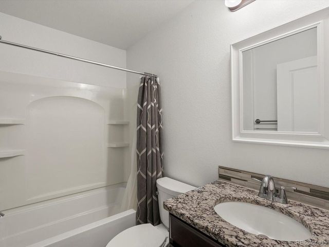 16471 S Essex Rd, Platteville, CO 80651