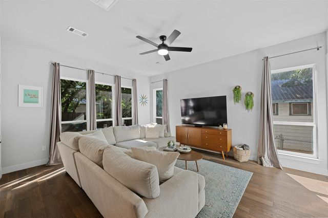 1902 E 8th ST, Austin, TX 78702