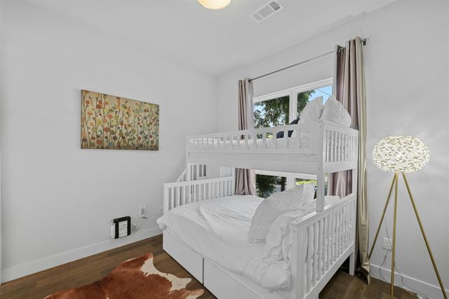1902 E 8th ST, Austin, TX 78702