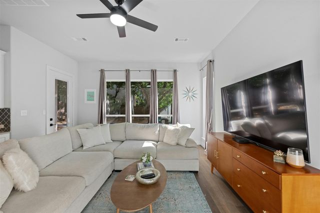 1902 E 8th ST, Austin, TX 78702