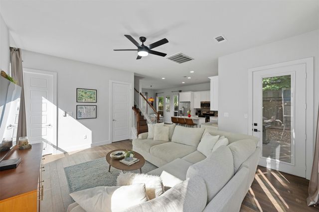 1902 E 8th ST, Austin, TX 78702