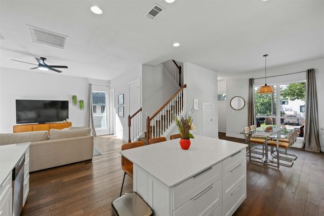 1902 E 8th ST, Austin, TX 78702