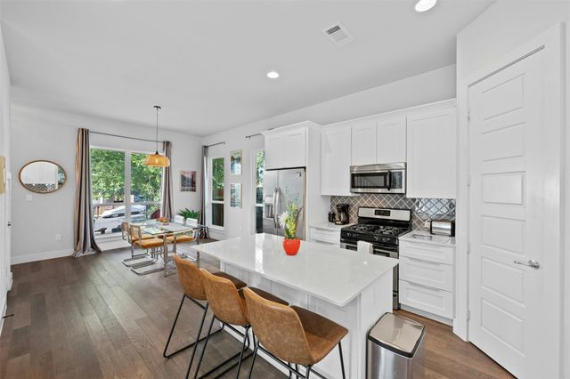 1902 E 8th ST, Austin, TX 78702