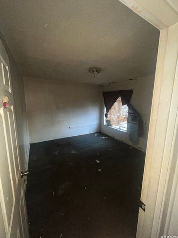 323 Tomrob, San Antonio, TX 78220