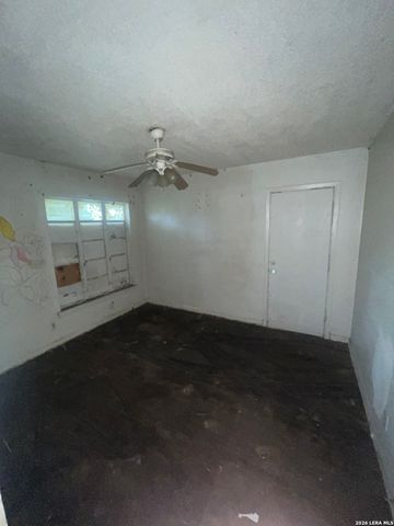 323 Tomrob, San Antonio, TX 78220