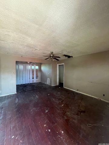 323 Tomrob, San Antonio, TX 78220