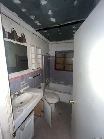 323 Tomrob, San Antonio, TX 78220