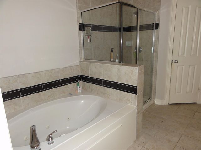 3211 Holly Crossing Drive, Houston, TX 77042