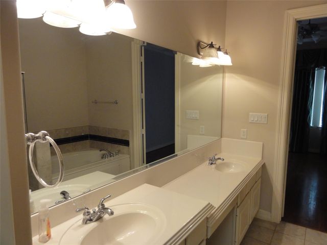 3211 Holly Crossing Drive, Houston, TX 77042