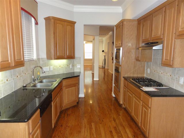 3211 Holly Crossing Drive, Houston, TX 77042