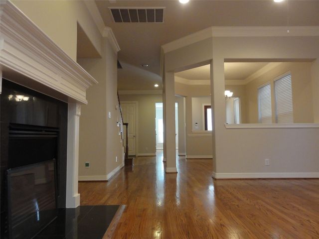 3211 Holly Crossing Drive, Houston, TX 77042