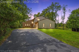 8381 Rattalee Lake Road, Springfield Charter Township, MI 48348