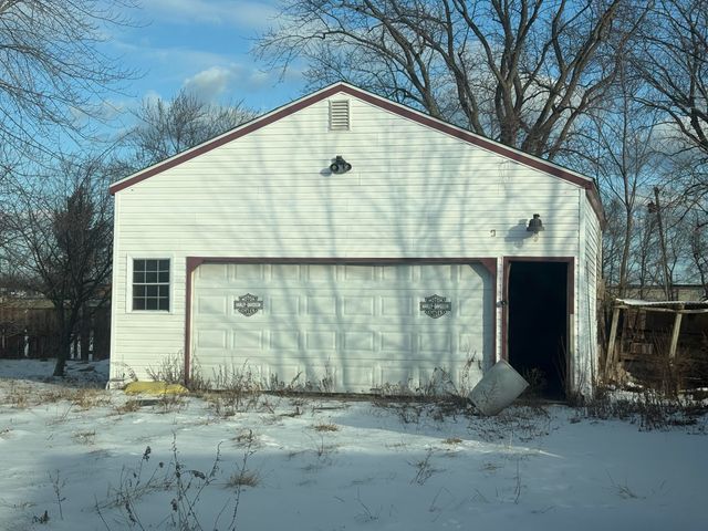 215 Larkspur Lane, Michigan City, IN 46360