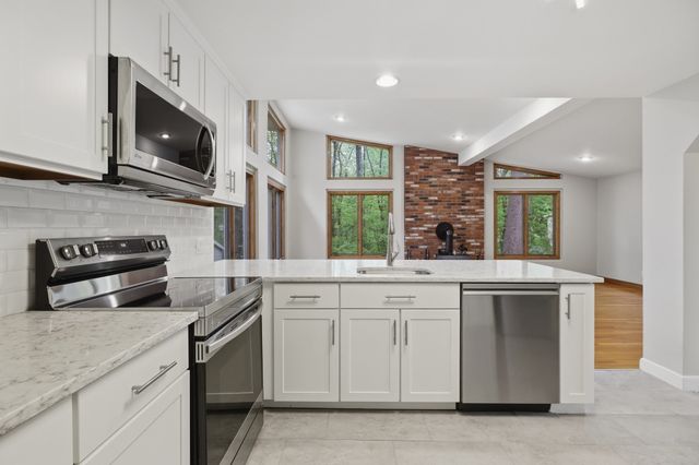 27 Clearview Drive, Framingham, MA 01701