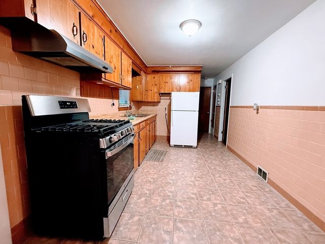 41 Andover St, Worcester, MA 01606