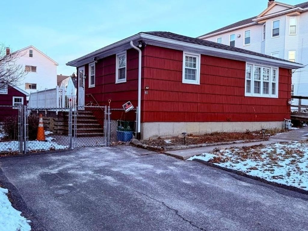 41 Andover St, Worcester, MA 01606