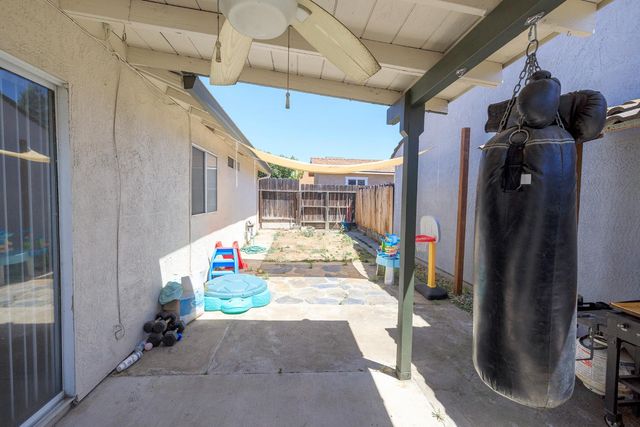 1300 Windsor Ct, Turlock, CA 95380