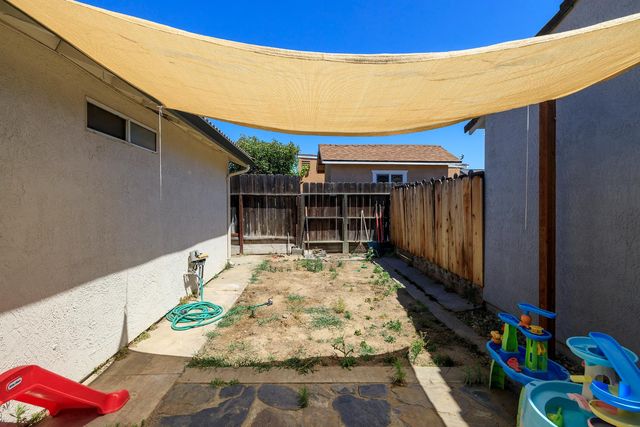 1300 Windsor Ct, Turlock, CA 95380