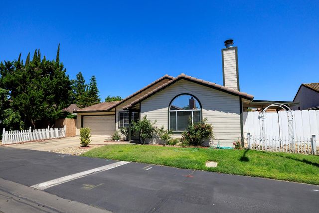1300 Windsor Ct, Turlock, CA 95380